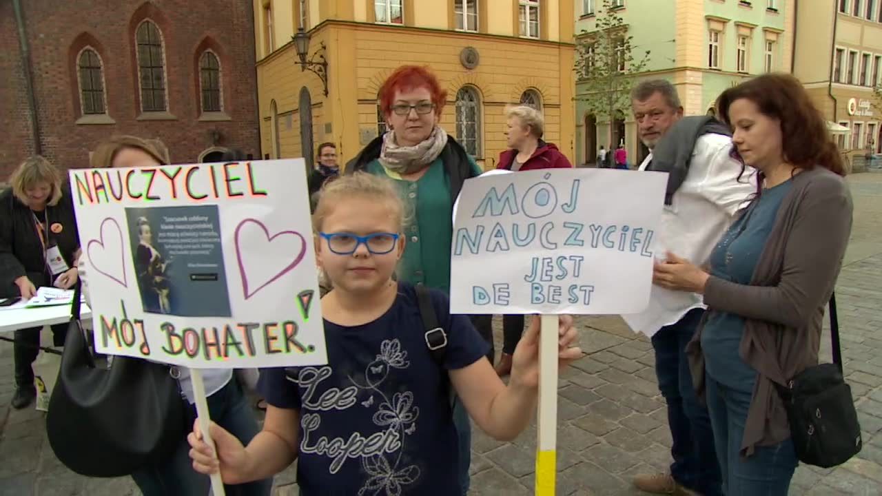 Nauczyciele o tydzień odroczyli rozpoczęcie strajku włoskiego