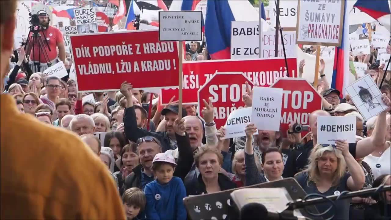 Dziesiątki tysięcy osób w Pradze domagało się dymisji premiera Andreja Babisza