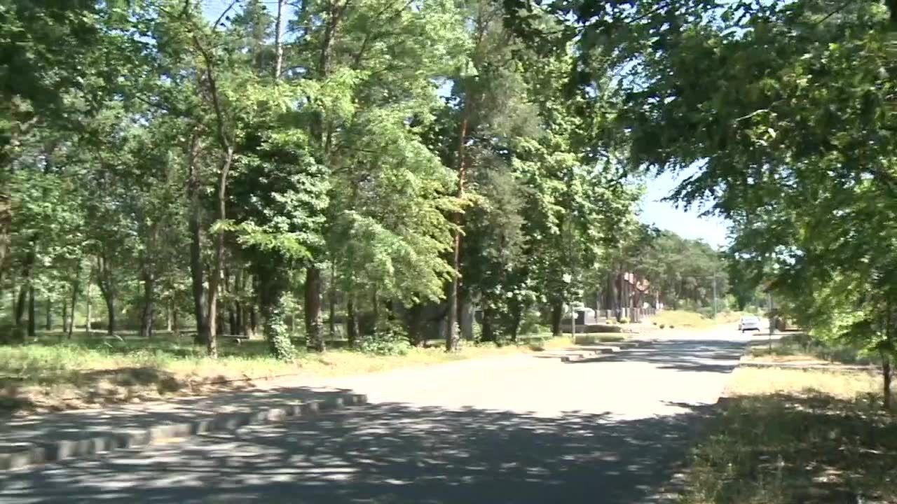 Kierowca potrącił dwie kobiety na chodniku i uciekł. Policja poszukuje sprawcy