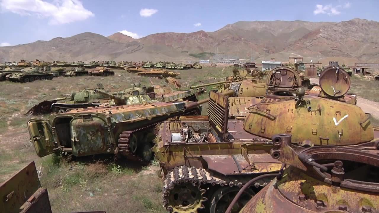 Ogromne cmentarzysko sowieckich czołgów w Afganistanie. Zostały porzucone 30 lat temu przez wycofujące się wojska