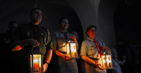 Harcerze przekazali władzom i mieszkańcom Betlejemskie Światło Pokoju