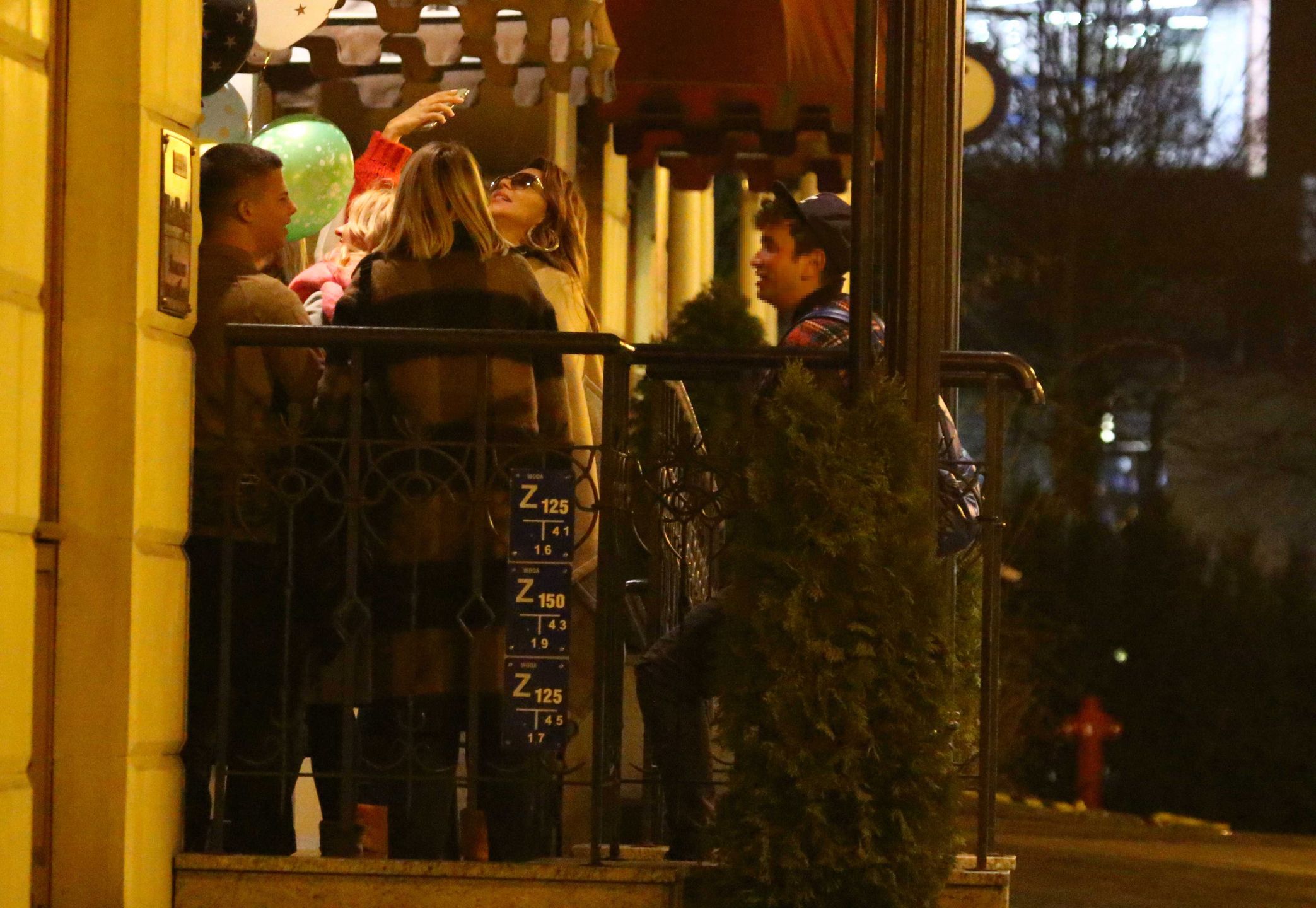 Towarzystwo urodzinowe poszło do hotelu