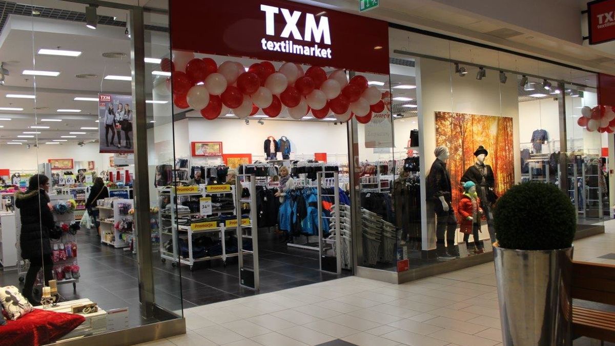 Na koniec marca sieć posiadała 375 sklepów.