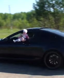Kierowca BMW naraża życie swojego dziecka. Co chciał w ten sposób osiągnąć?
