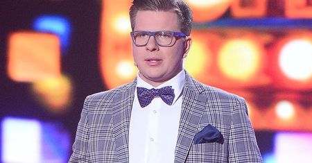 "Dzień Dobry TVN": Filip Chajzer uderzony kulą przez starszą kobietę
