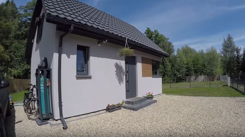 Taki dom można bez problemu wybudować bez kredytu na 30 lat, zapewnia pan Wojciech