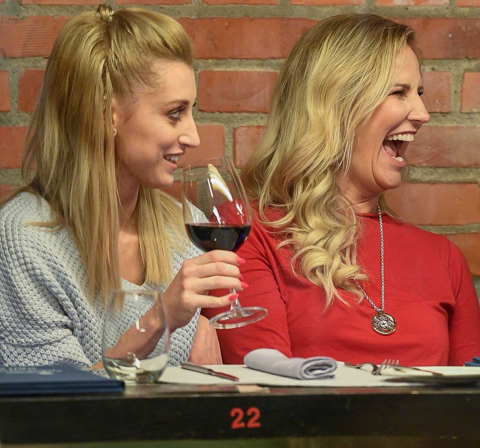 Justyna Żyła i Dominika Tajner-Wiśniewska na winie