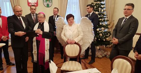 Wigilia radnych w Zielonej Górze. Na spotkaniu "objawił się" nowy aniołek Kaczyńskiego
