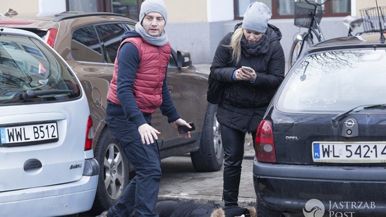 Przyjaciółki odcinek 79, Michał (Marcin Rogacewicz) potraca Sebo (Modest RusińskI)