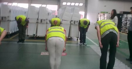 Zagraniczne zwyczaje w firmach w Polsce (WIDEO)