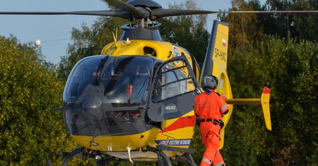 Strzelce Opolskie. Groźny wypadek na A4. Dwie osoby zakleszczone w busie