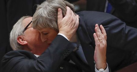 May nie poluje już na brexitowe jednorożce. Ale ryzyko "no deal" nadal pozostaje