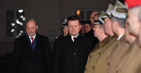 Macierewicz ma być szeregowym posłem. "Uniósł się honorem”