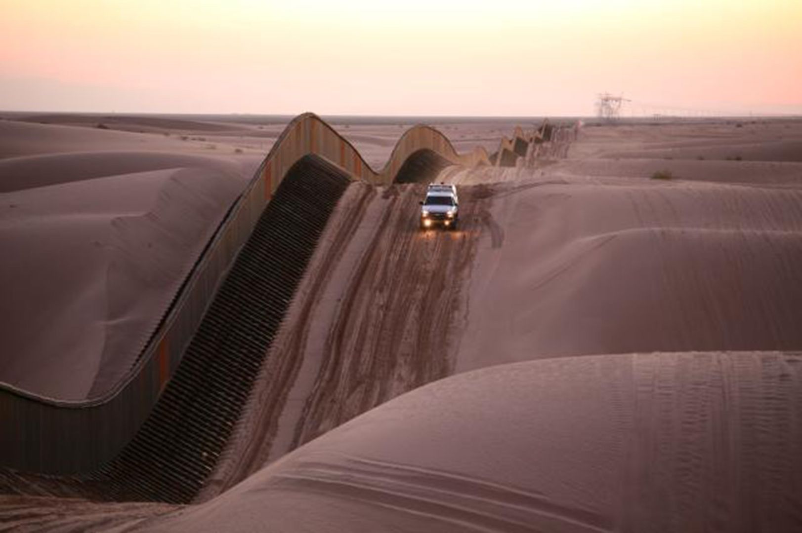 Trump zbuduje mur na granicy z Meksykiem