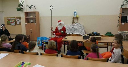 Mikołaj z ONR z wizytą u dzieci. Caritas przeprasza