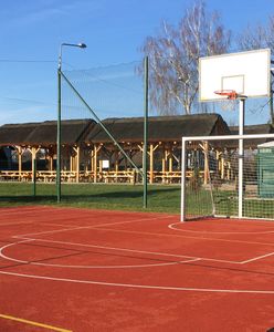 Słupsk. Pijanych 14-latków zabrano prosto ze szkolnego boiska