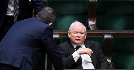 Koronawirus w Polsce i rewolucja w Kodeksie wyborczym. Senat szykuje "tamę" dla Kaczyńskiego