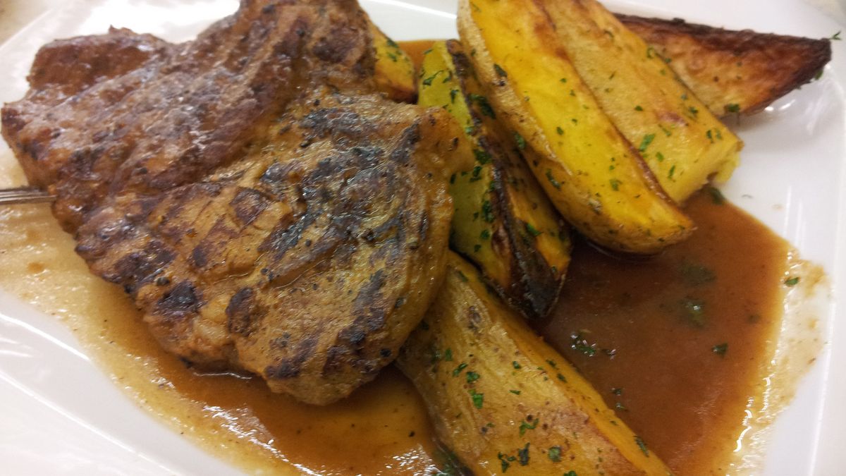 Grillowana karkówka wołowa (mięso i tłuszcz, III klasa mięsa)