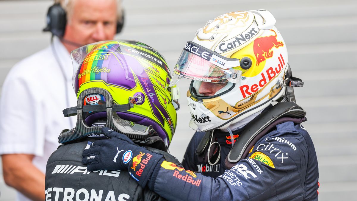 Materiały prasowe / Red Bull / Na zdjęciu: Max Verstappen i Lewis Hamilton (po lewej)