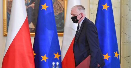 Luzowanie obostrzeń. Jarosław Gowin wskazał datę odmrożenia gospodarki