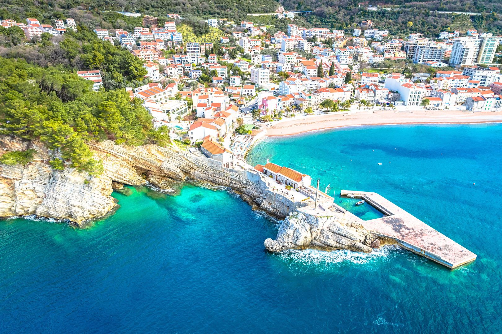 Petrovac to jeden z najbardziej znanych kurortów w Czarnogórze