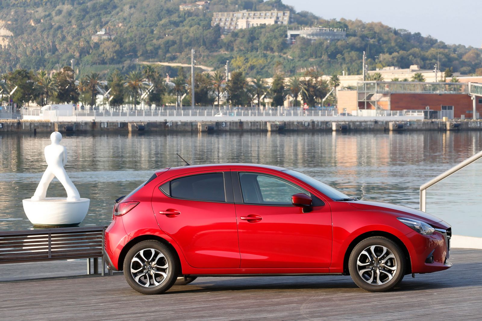 Europejska Mazda 2 – obszerna galeria zdjęć 7