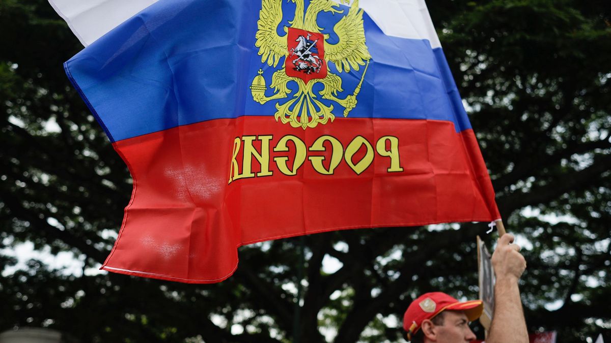Zdjęcie okładkowe artykułu: Getty Images / NurPhoto / Na zdjęciu: Flaga Rosji