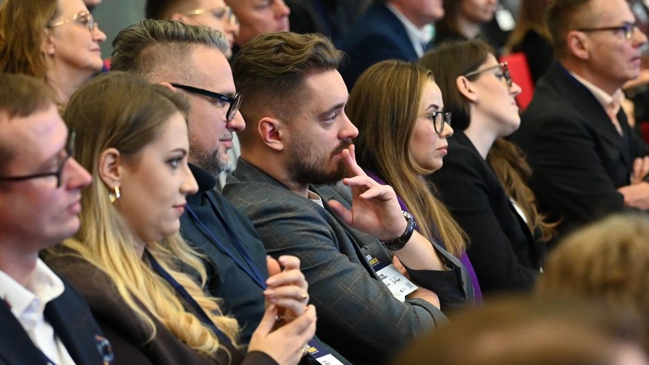 W piątek, 10 października, w Targach Kielce odbyła się  konferencja Dekada w Biznesie, która zgromadziła 270 uczestników - przedsiębiorców, liderów, menedżerów, pasjonatów i po prostu ludzi kreatywnych
