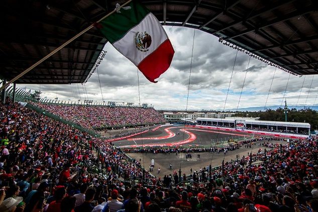 Tłumy kibiców pokazują, że powrót F1 do Meksyku był krokiem w dobrym kierunku (fot. AFP)