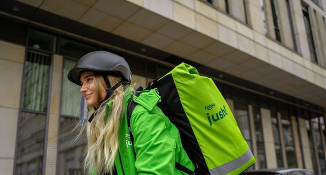 Grupa Żabka z nową aplikacją do dostaw zakupów. Dwa sklepy online w jednym