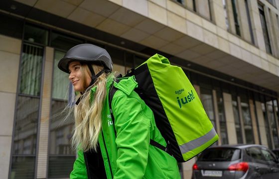 Grupa Żabka z nową aplikacją do dostaw zakupów. Dwa sklepy online w jednym