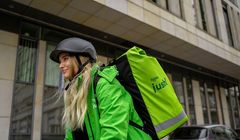 Grupa Żabka z nową aplikacją do dostaw zakupów. Dwa sklepy online w jednym