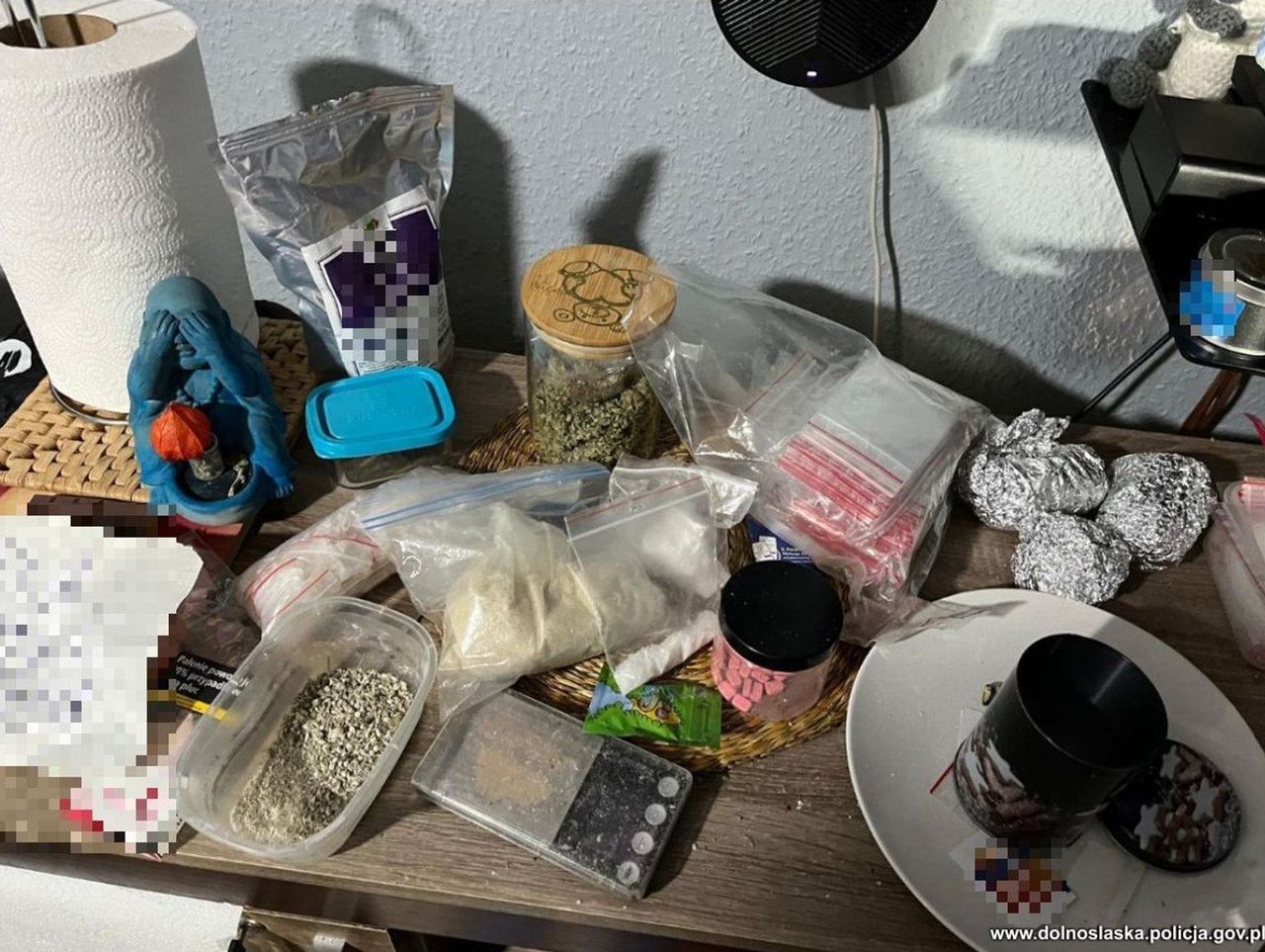 Wrocław: Policjanci weszli do mieszkania dilera narkotyków