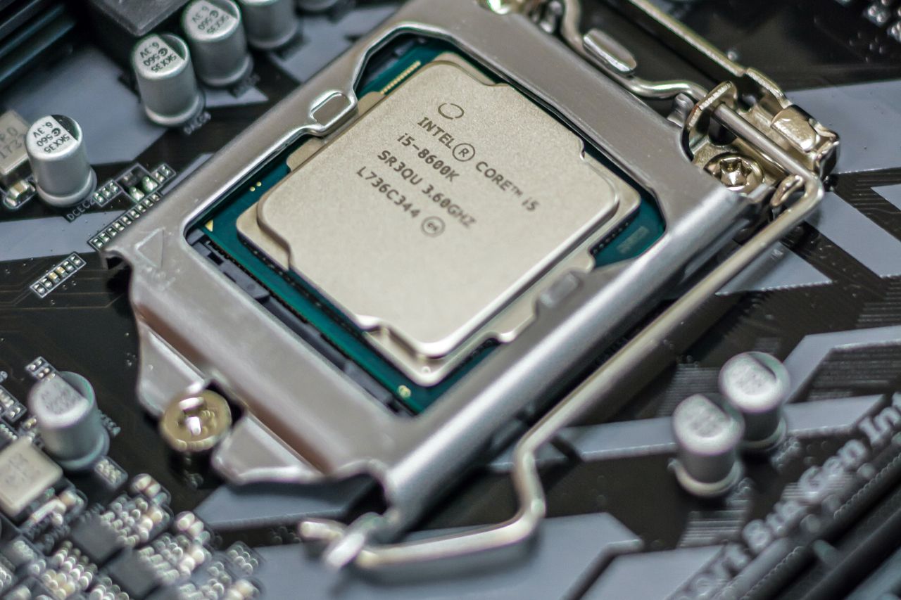 Intel załatał lukę bezpieczeństwa. I akurat tym razem nie ma powodów do radości