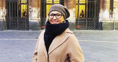 "Perełka" na mroźne dni. Kurtka Walewskiej to hit dla 50-latek. Polki wykupują ją hurtowo
