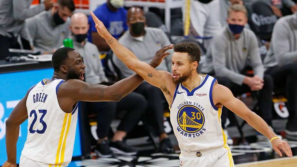 Zdjęcie okładkowe artykułu: Getty Images / Ronald Cortes / Na zdjęciu od lewej: Draymond Green i Stephen Curry