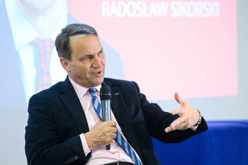Sikorski o Putinie. "Zbyt wiele razy kłamał"