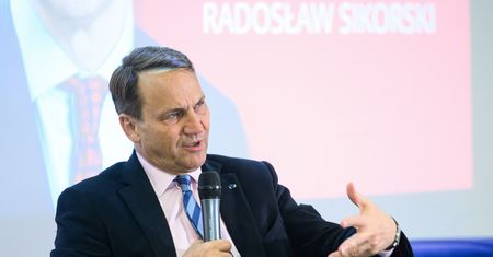 Sikorski o Putinie. "Zbyt wiele razy kłamał"