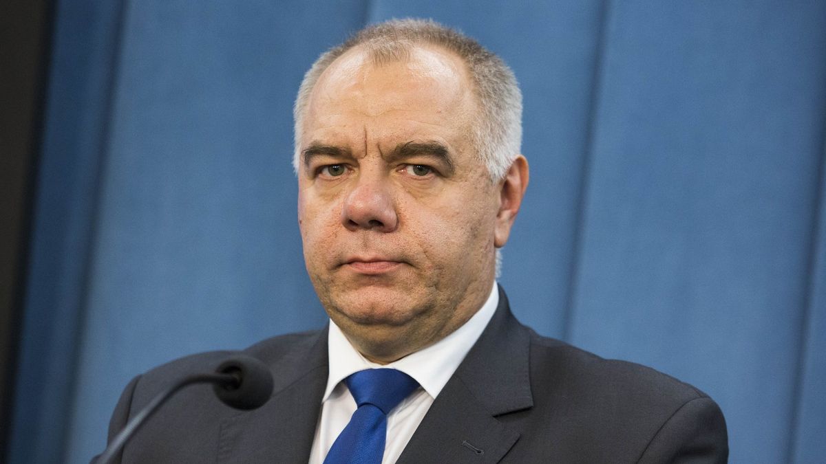 Szef sejmowej komisji finansów Jacek Sasin.