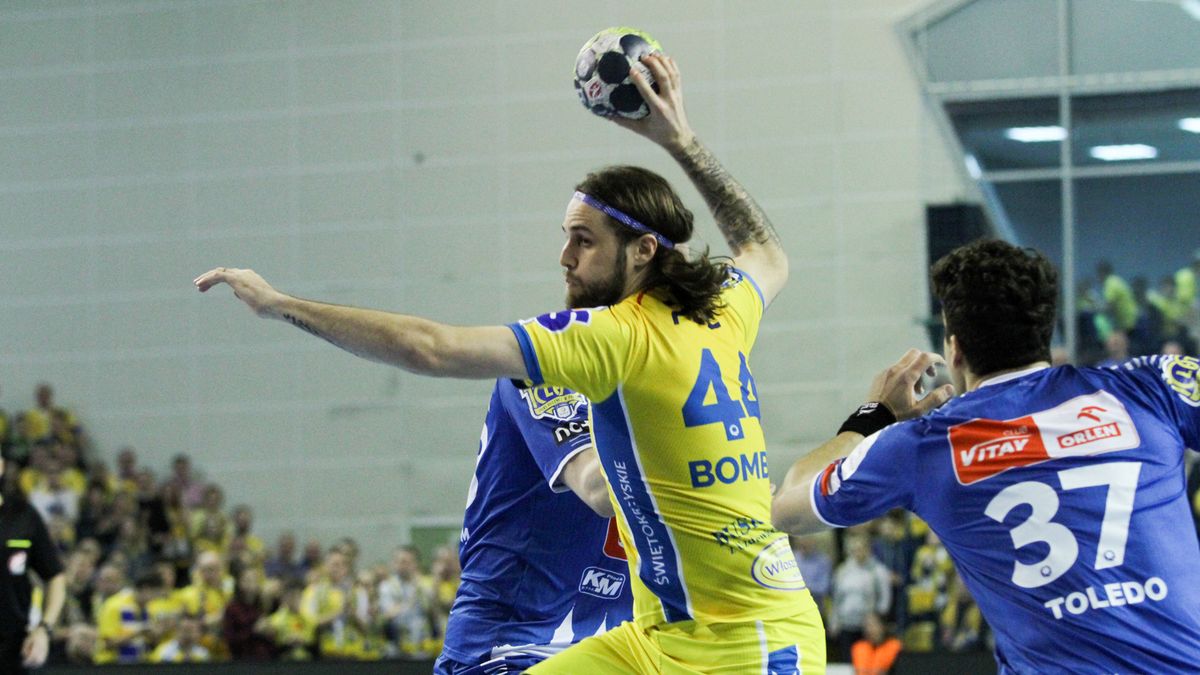 Newspix / Pawel Janczyk / Na zdjęciu: Dean Bombac w akcji podczas meczu PGE VIVE Kielce - Orlen Wisła Płock