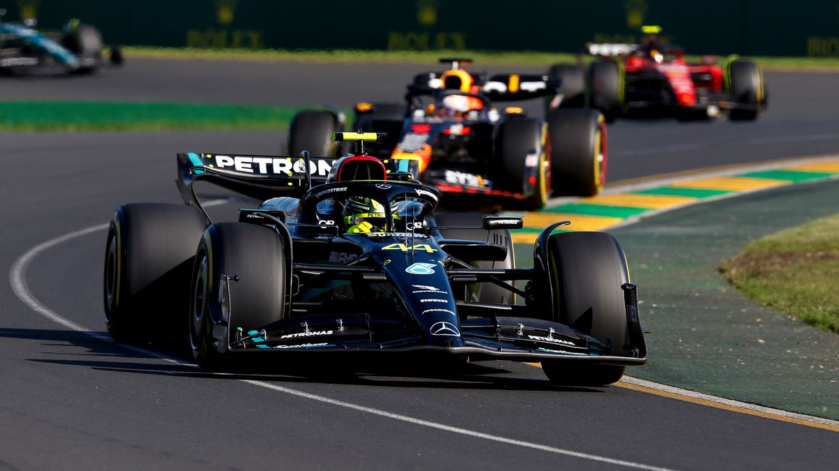Zdjęcie okładkowe artykułu: Materiały prasowe / Mercedes / Na zdjęciu: Lewis Hamilton na czele GP Australii