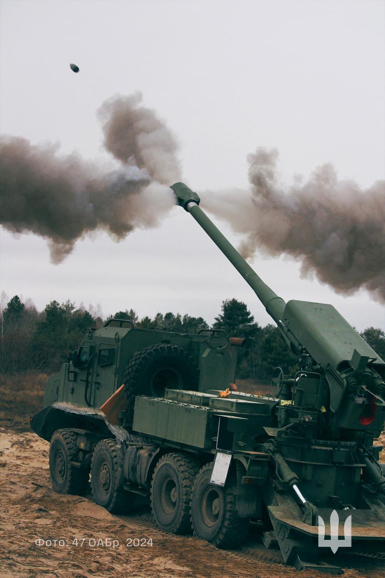 The fourth version of the 2S22 Bogdana howitzer during firing.