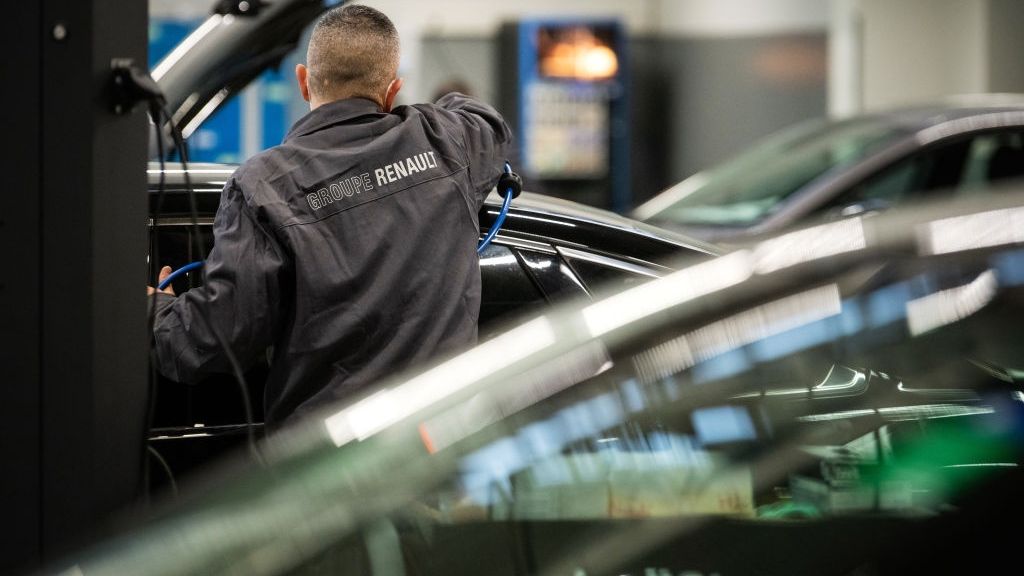 Moskiewska fabryka samochodów Renault wznawia produkcję