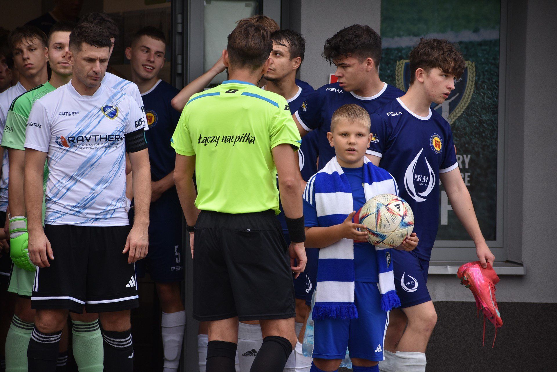 Proszowianka (jasne stroje) pokonała KS Olkusz 5:2
