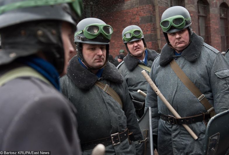 Na planie statyści są traktowani jak pracownicy drugiej kategorii