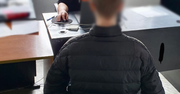 18-latek dźgnął nożem w plecy swojego kolegę