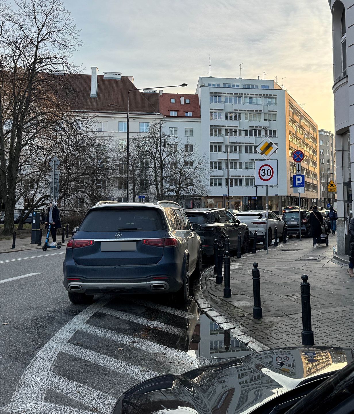 Karolina Ferenstein parkuje na zakazie auto za pół miliona