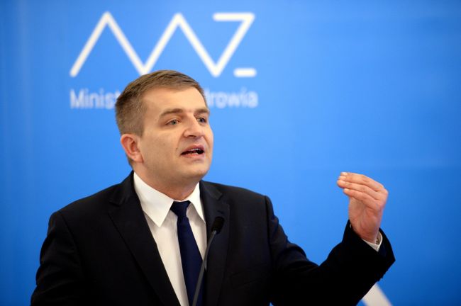 Minister grozi lekarzom. NFZ publikuje numery infolinii dla pacjentów