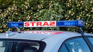 Pożar mieszkania na ósmym piętrze w Ostrowcu. Jedna osoba poszkodowana