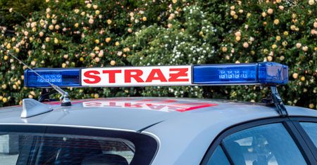 Pożar mieszkania na ósmym piętrze w Ostrowcu. Jedna osoba poszkodowana